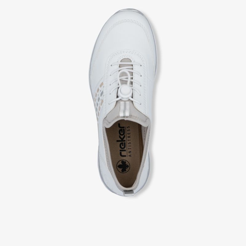 Weißer sportlicher Schuh mit Schnürung, leichter und bequemer Komfort, elegante und vielseitige Form