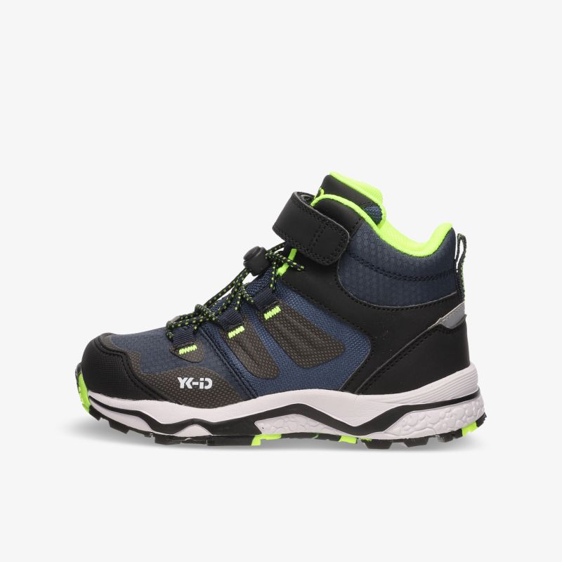 Bequemer Wanderschuh mit robuster Sohle und modernem Design, ideal für Outdoor-Abenteuer.