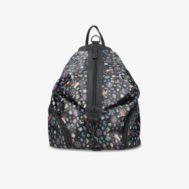 Stilvoller Rucksack mit buntem Druck und großzügigem Stauraum, ideal für den täglichen Gebrauch.