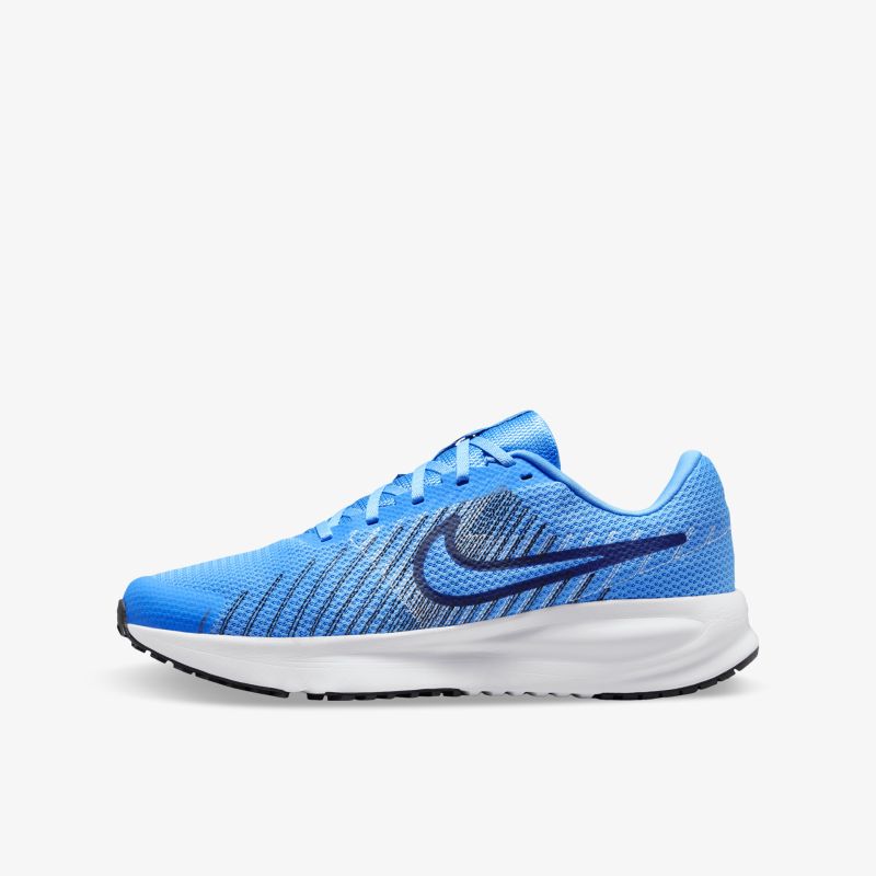Leichter blauer Laufschuh mit atmungsaktivem Mesh-Material, rutschfester Sohle und komfortabler Dämpfung, seitliche Ansicht