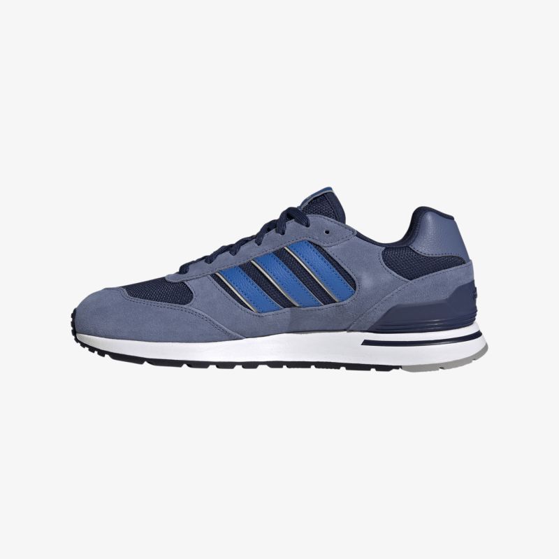 Moderner blauer Sneaker mit sportlichem Design und bequemer Passform, ideal für Freizeit und Sportaktivitäten.