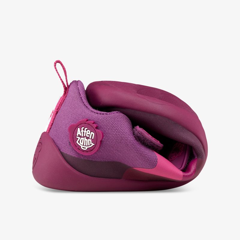 Bequemer flexibler Schuh in trendigem Design, ideal für Alltag und Freizeitaktivitäten.