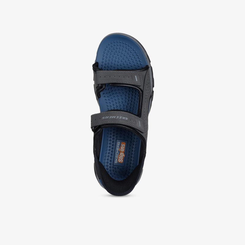 Sportliche Sandale in Blau und Grau mit atmungsaktivem Material und verstellbaren Klettverschlüssen für optimalen Halt