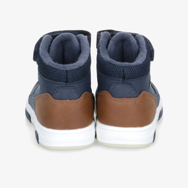 Robuste und gepolsterte Schuhe mit stabiler Ferse und rutschfester Sohle in sportlichem Blau und Braun