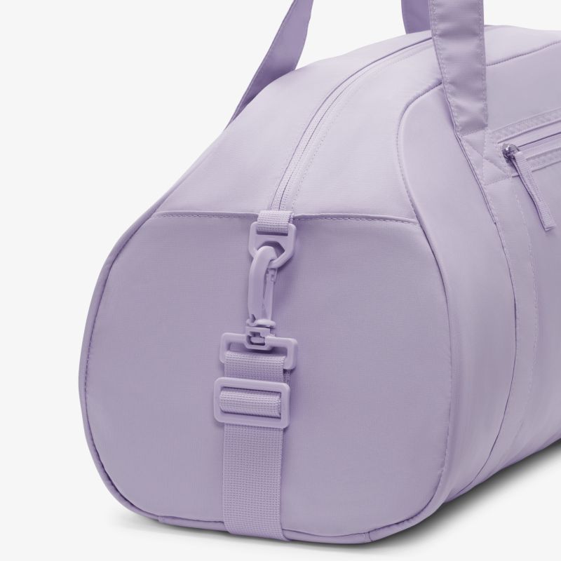 Robuste und geräumige Sporttasche in Lila mit funktionalem Verschluss und modernem Design, seitliche Ansicht