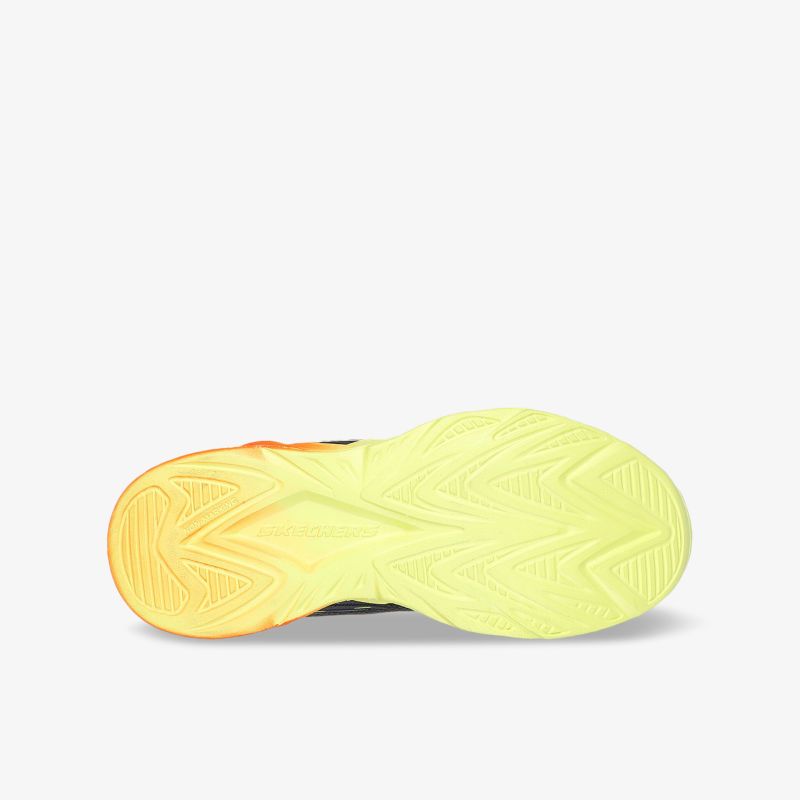 Flexible, rutschfeste Schuhsohle mit leuchtendem Profil für besten Halt und langlebige Qualität im Einsatz