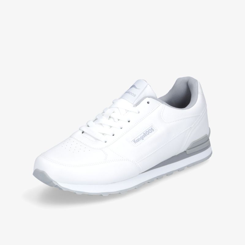 Moderner weißer Sneaker mit gepolstertem Kragen und rutschfester Sohle, komfortabel und leicht für vielseitigen Einsatz