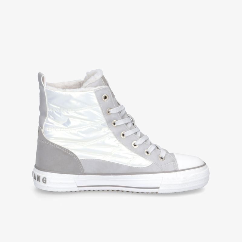 Moderner grauer und weißer Schnürstiefel mit einzigartigem Design, komfortabel für den urbanen Look.