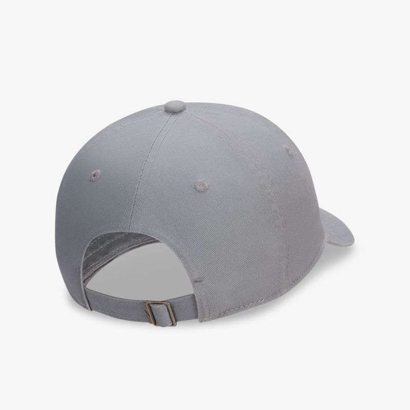 Graue verstellbare Baseballcap in klassischem Design. Perfekt für Sport und Freizeit.