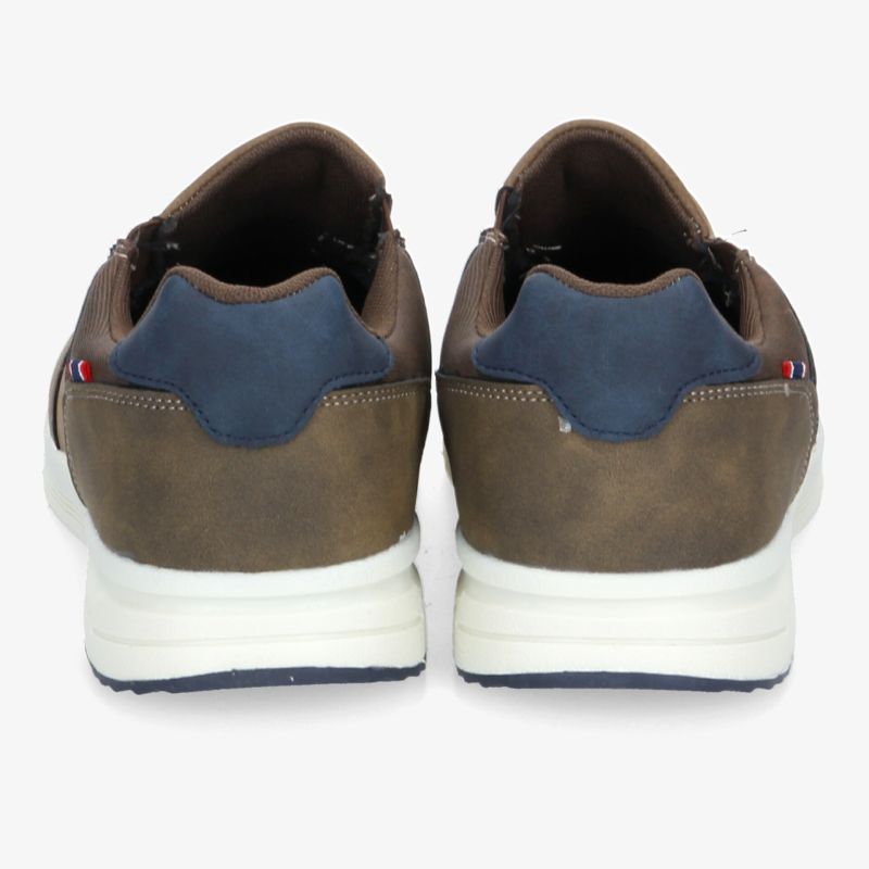 Bequeme braune Sneaker mit robusten Materialmix und rutschfester Sohle für optimalen Halt und Stil.