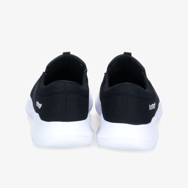 Komfortable schwarze Schuhe mit weißer Sohle, ideal für sportliche Aktivitäten und den Alltag.