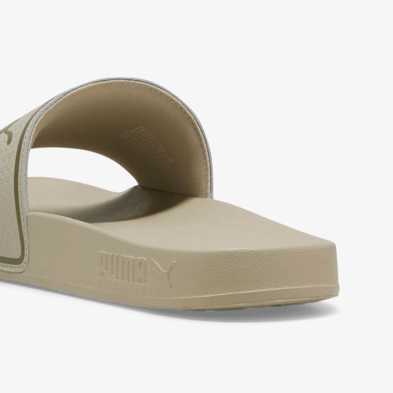 Beige Puma Slide Sandale mit ergonomischem Fußbett und rutschfester Sohle, Detailansicht des hochwertigen Materials