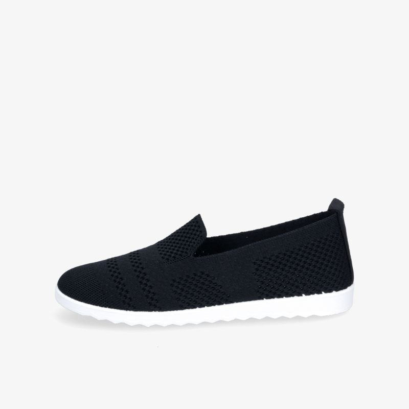 Schwarzer, leichter Slipper mit atmungsaktivem Material und rutschfester weißer Sohle, seitlich im Bild