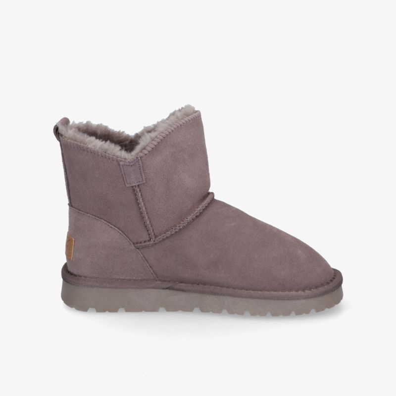 Bequemer warmer Winterstiefel mit weichem Innenfutter und rutschfester Sohle in schlichter moderner Optik