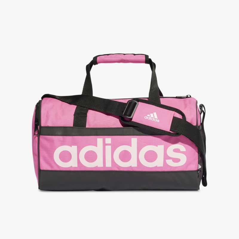 Adidas Sporttasche in Pink mit großem Logo, verstellbarem Schultergurt und mehreren Fächern.