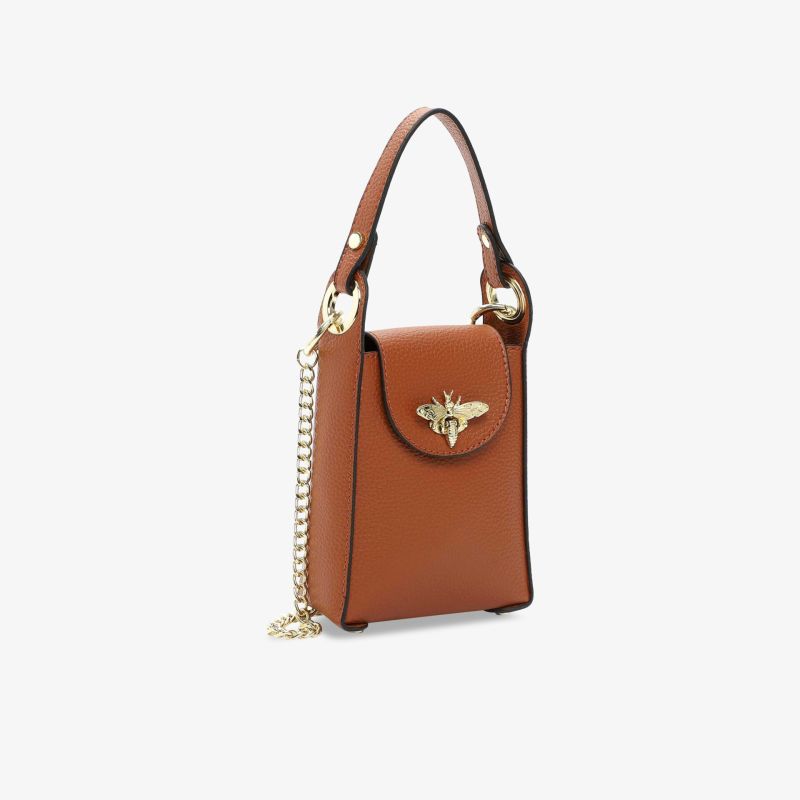 Kompakte braune Handtasche mit stilvoller Goldapplikation und Kettendetail. Perfekt für das tägliche Outfit.
