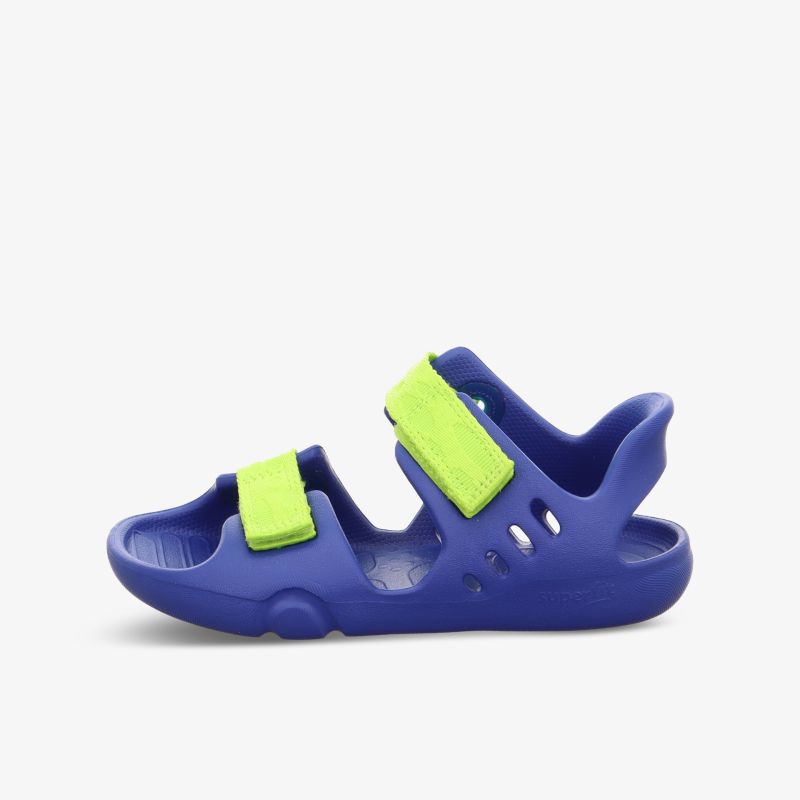 Leichte blaue Sandale mit neongrünen Klettverschlüssen, flexible Sohle und bequemem Fußbett für sommerlichen Komfort