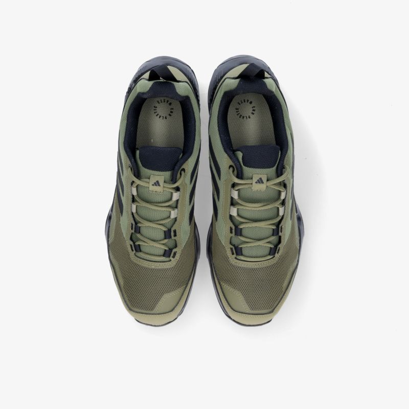 Robuster, stilvoller Sportschuh in Khaki mit moderner Schnürung und vielseitigem Design für optimalen Komfort.