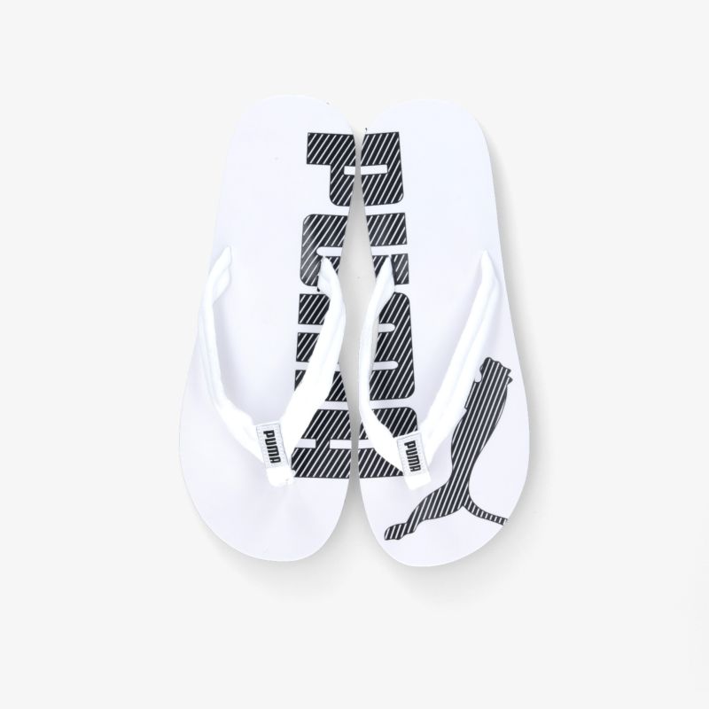 Moderne weiße Flip-Flops mit Markenlogo und stilvollem Design, ideal für entspannte Tage.