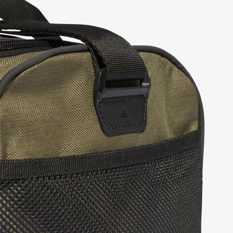 Komakte Tasche mit robustem Design und verstärkten Trägern, ideal für vielseitigen Einsatz.