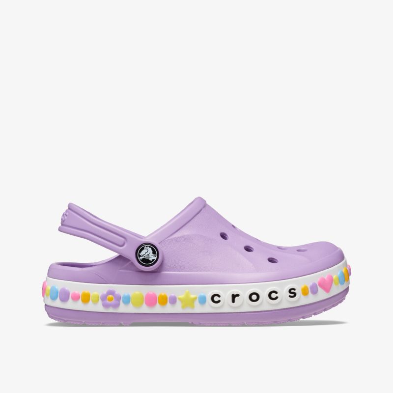 Violetter Clog mit buntem Rand und verstellbarem Riemen, ideal für Komfort und Stil im Alltag.