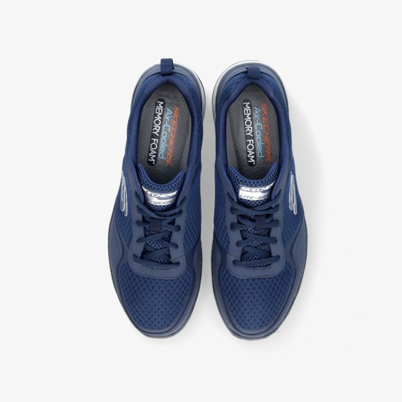 Blaue Sportschuhe mit atmungsaktivem Mesh-Obermaterial und rutschfester Sohle für vielseitigen Einsatz.