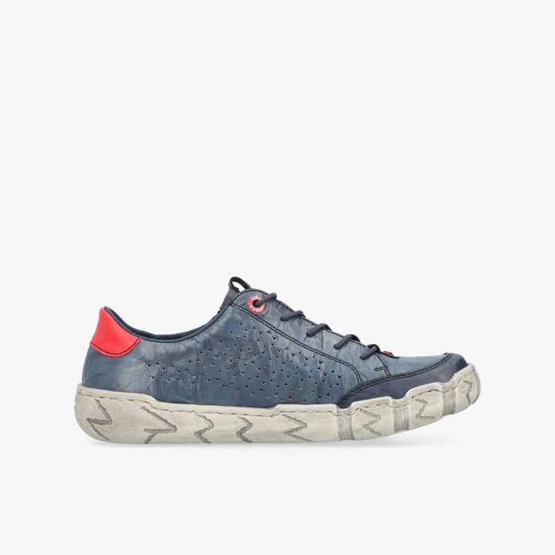Seitliche Ansicht eines lässigen Sneakers mit robustem Profil und atmungsaktivem Obermaterial
