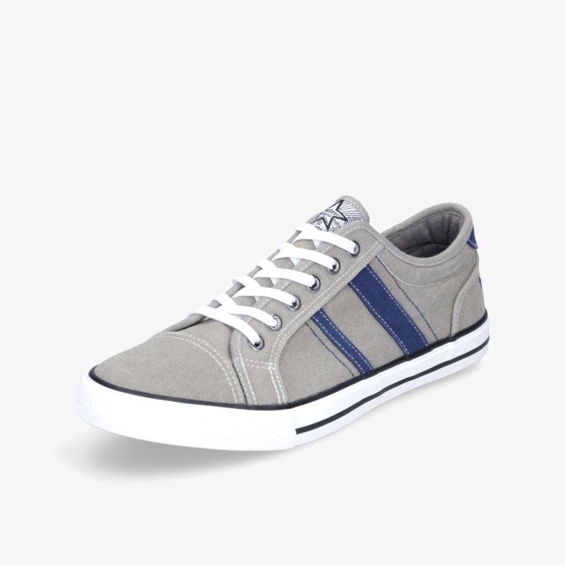 Grauer Sneaker mit blauen Streifen und weißen Schnürsenkeln. Bequemes Design für Freizeit und Sport.