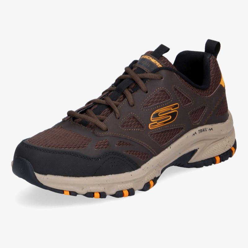 Robuste braune Skechers Outdoor-Schuhe mit gepolstertem Kragen und rutschfester Sohle für optimalen Komfort.