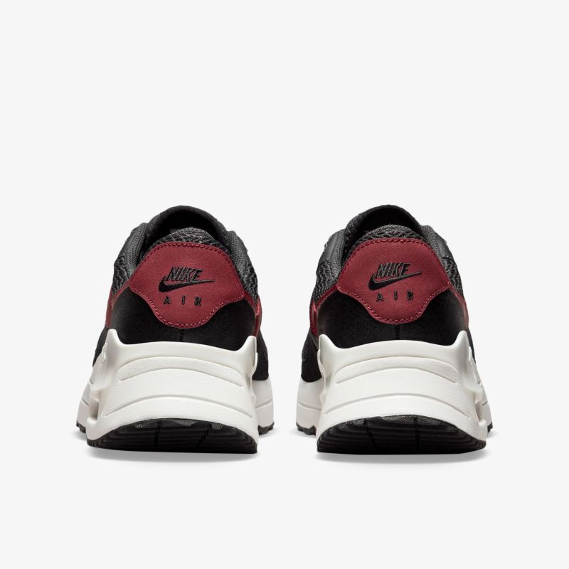 Rückansicht der stilvollen Sneaker mit hochwertigem Design und stabiler Struktur.