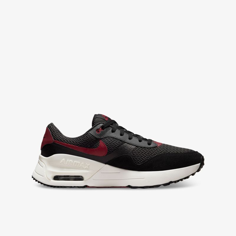 Bequemer und stilvoller Sneaker in schwarz-roter Farbkombination mit atmungsaktivem Mesh und stoßdämpfender Sohle.