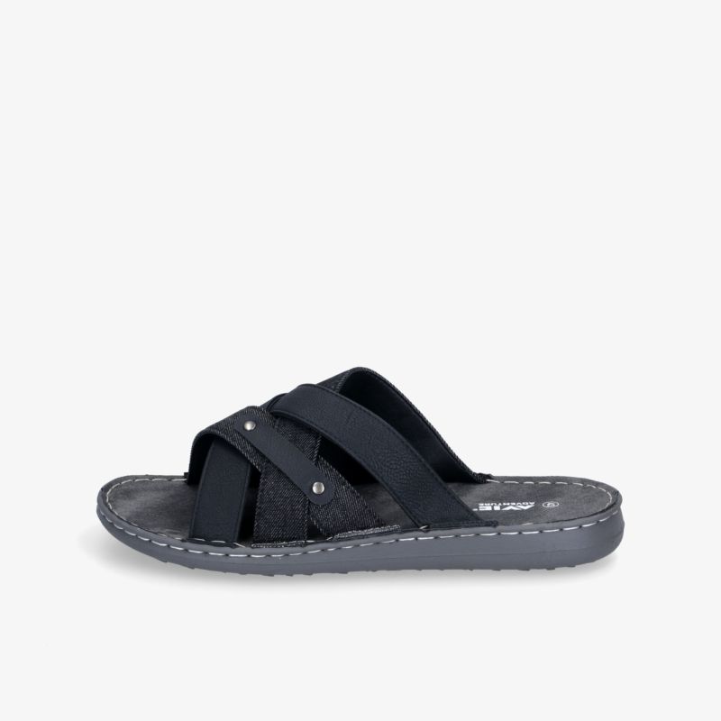 Bequeme schwarze Sandale mit gepolsterter Sohle und verstellbaren Riemen für optimalen Tragekomfort.