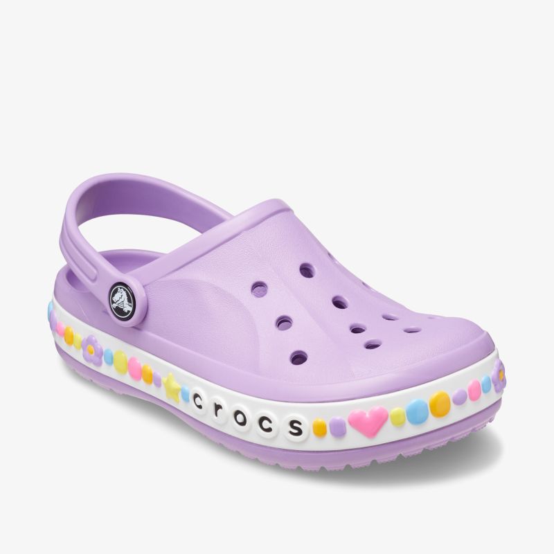 Lila Clog mit buntem Herzmotiv, atmungsaktivem Design und komfortabler Passform.