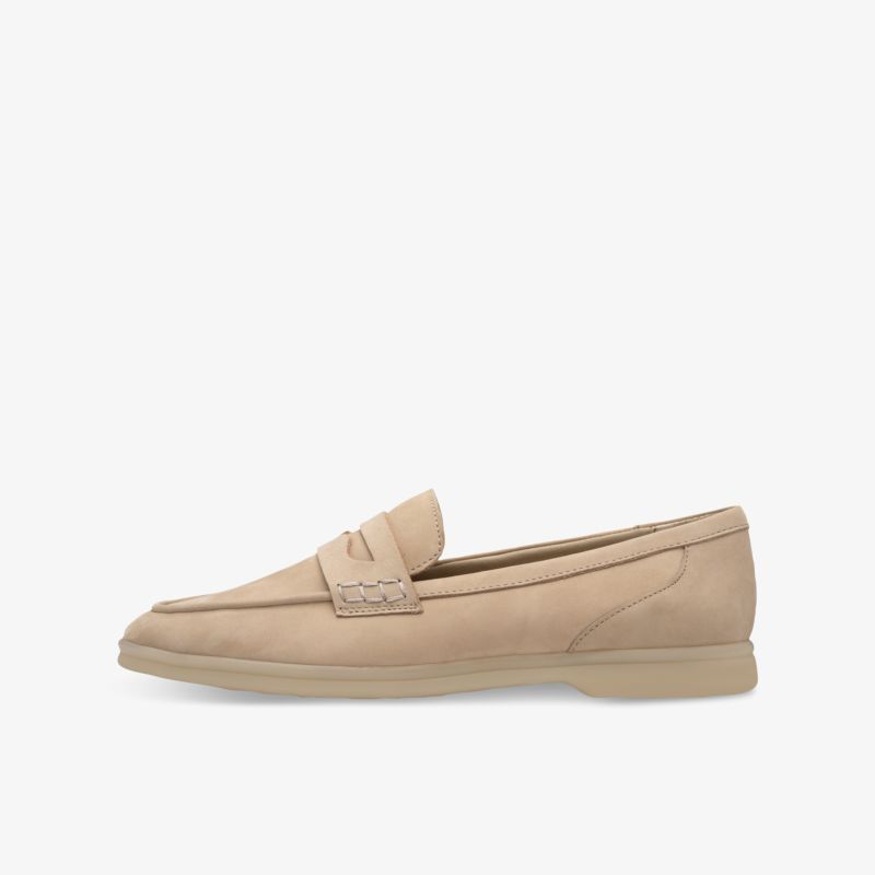 Seitenansicht eines beigen Slippers mit eleganter Form und bequemer Passform für stilvollen Komfort