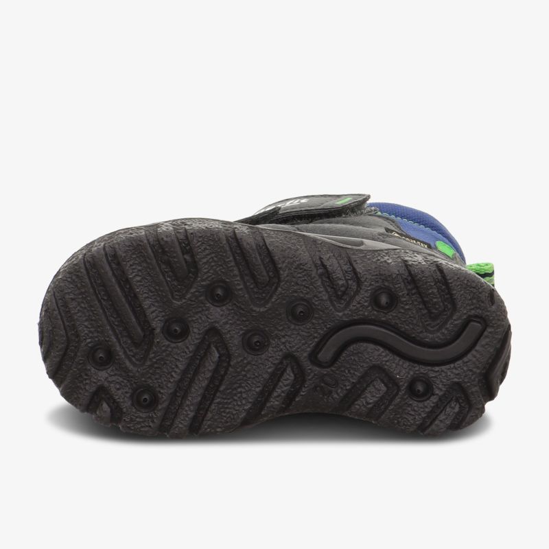 Rutschfeste, stabile Schuhsohle mit robustem Profil für optimalen Halt und langlebigen Tragekomfort.