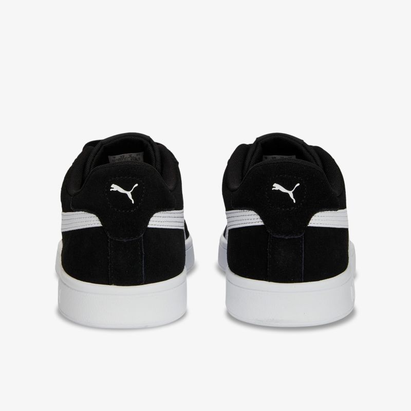 Elegante schwarze Sneakers mit weißer Sohle und markantem Logo für sportlichen Stil und Komfort.