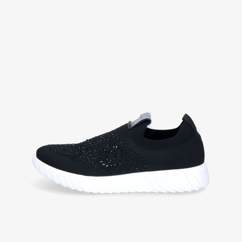 Leichter, atmungsaktiver Sneaker mit flexibler, rutschfester Sohle und elastischem Einstieg seitlich dargestellt