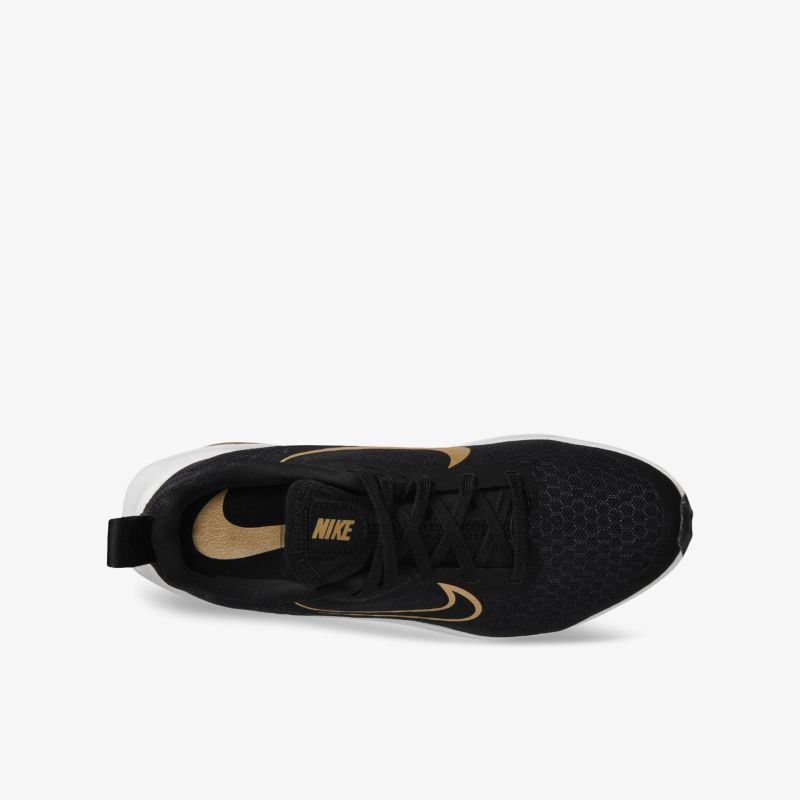 Stilvoller schwarzer Sneaker von Nike mit goldenen Akzenten in modernem Design für optimalen Komfort.