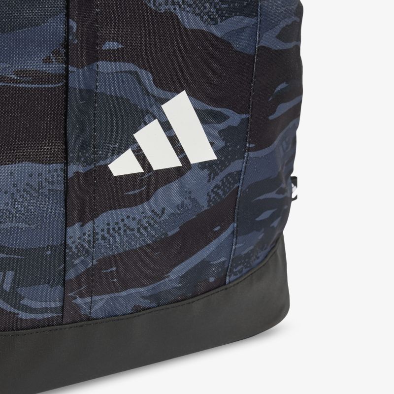 Detailaufnahme eines hochwertigen, strapazierfähigen Produkts mit klarem Logo und kontrastreichem Design