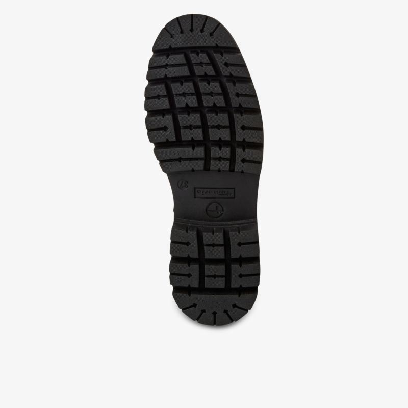 Robuste und rutschfeste Schuhsohle mit tiefem Profil für optimale Trittsicherheit und Langlebigkeit