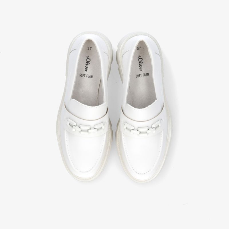 Elegante weiße Leder-Slipper mit klassischem Design und stilvollen Details, ideal für modische Auftritte.