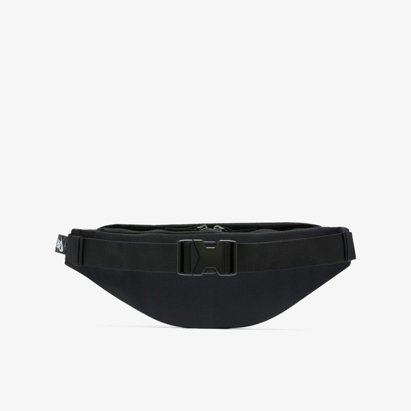 Kompakte schwarze Gürteltasche mit robustem Verschluss, ideal für stilvolle Aufbewahrung unterwegs.