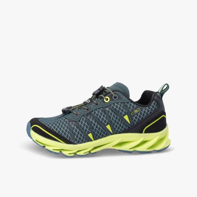 Leichter sportlicher Schuh mit atmungsaktivem Material und rutschfester, flexibler Sohle seitlich fotografiert