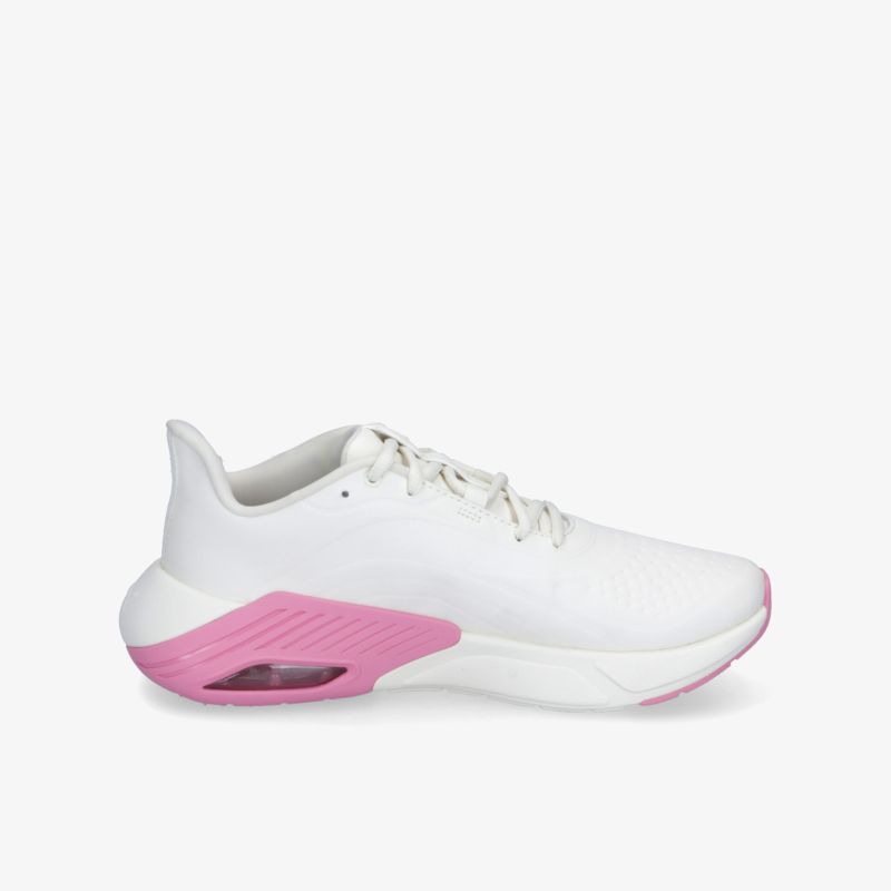 Moderner weißer Sneaker mit pinker Sohle, leichter Aufbau und bequeme, flexible Passform seitlich dargestellt