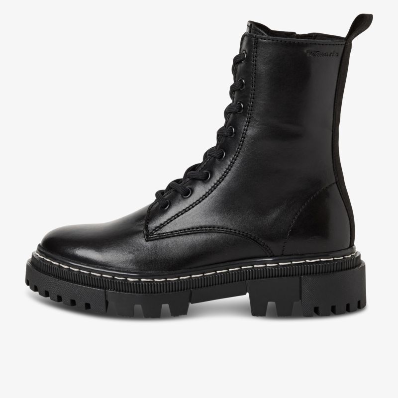 Schwarzer Schnürstiefel aus Leder mit robuster profilierter Sohle und mittlerem Absatz