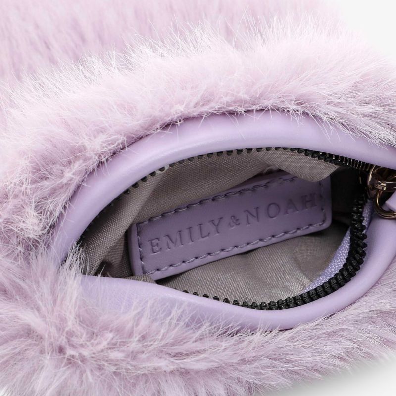 Flauschige lila Kosmetiktasche mit Reißverschluss, ideal für stilvolle Aufbewahrung