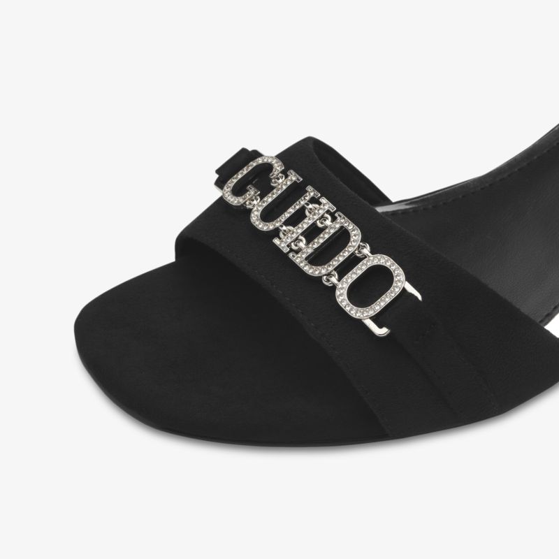 Elegante schwarze Sandale mit gepolstertem Riemen und funkelndem Schmuckdetail für stilvollen Auftritt