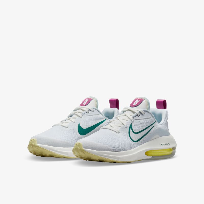 Moderne Sportschuhe mit bequemer Dämpfung und stilvollem Design, ideal für Aktivitäten und den Alltag geeignet.