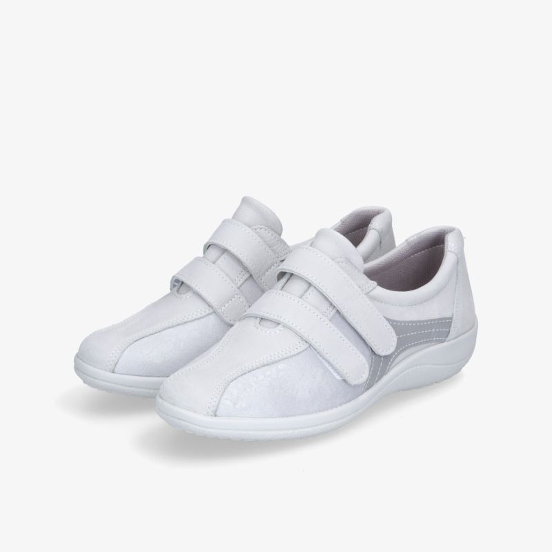 Bequeme weiße Schuhe mit Klettverschluss und rutschfester Sohle für optimalen Komfort.