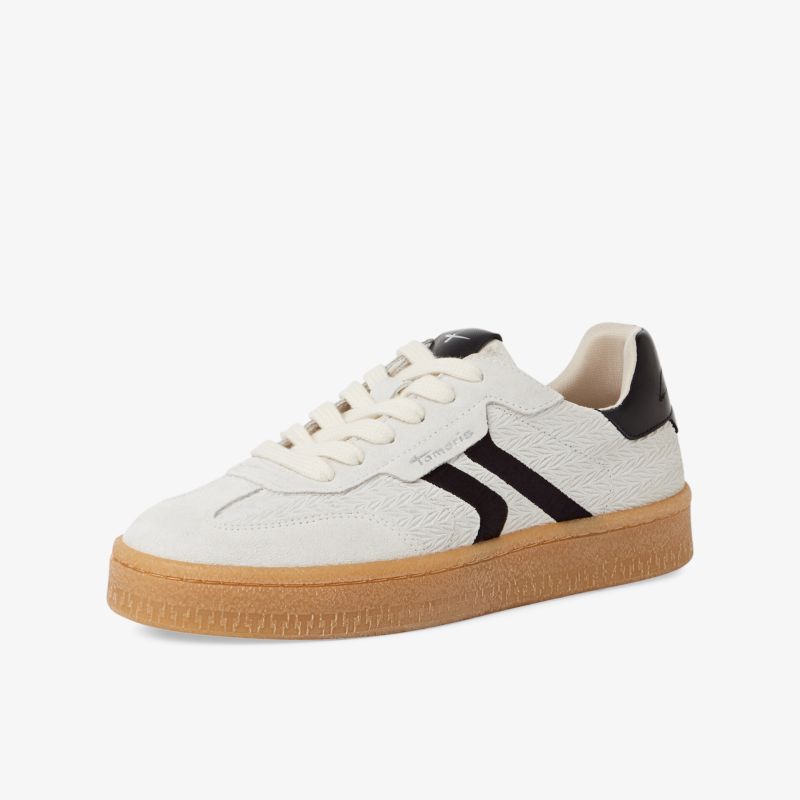 Bequemer Sportschuh mit robuster rutschfester Sohle und stilvollem hellen Design in klarer Seitenansicht